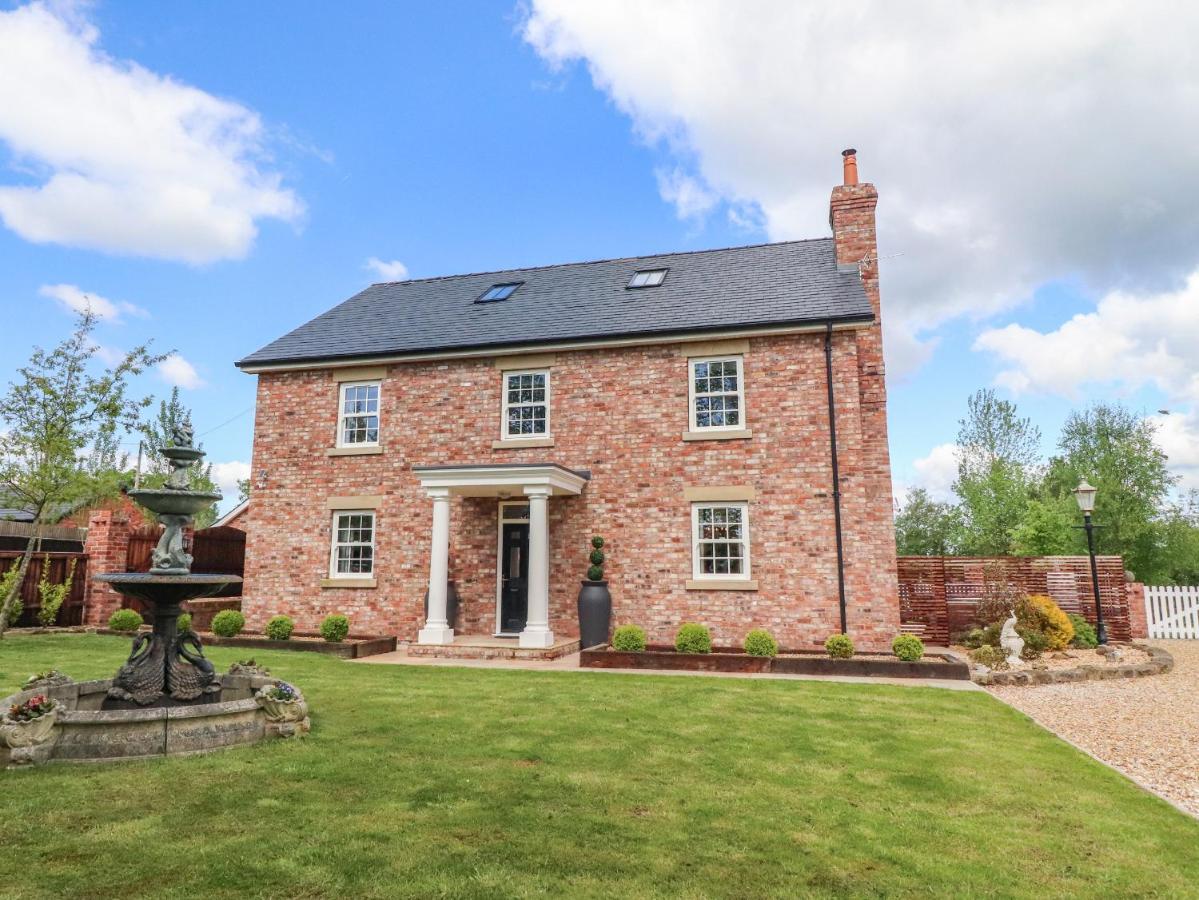 Moor End Manor Βίλα Poulton-le-Fylde Εξωτερικό φωτογραφία