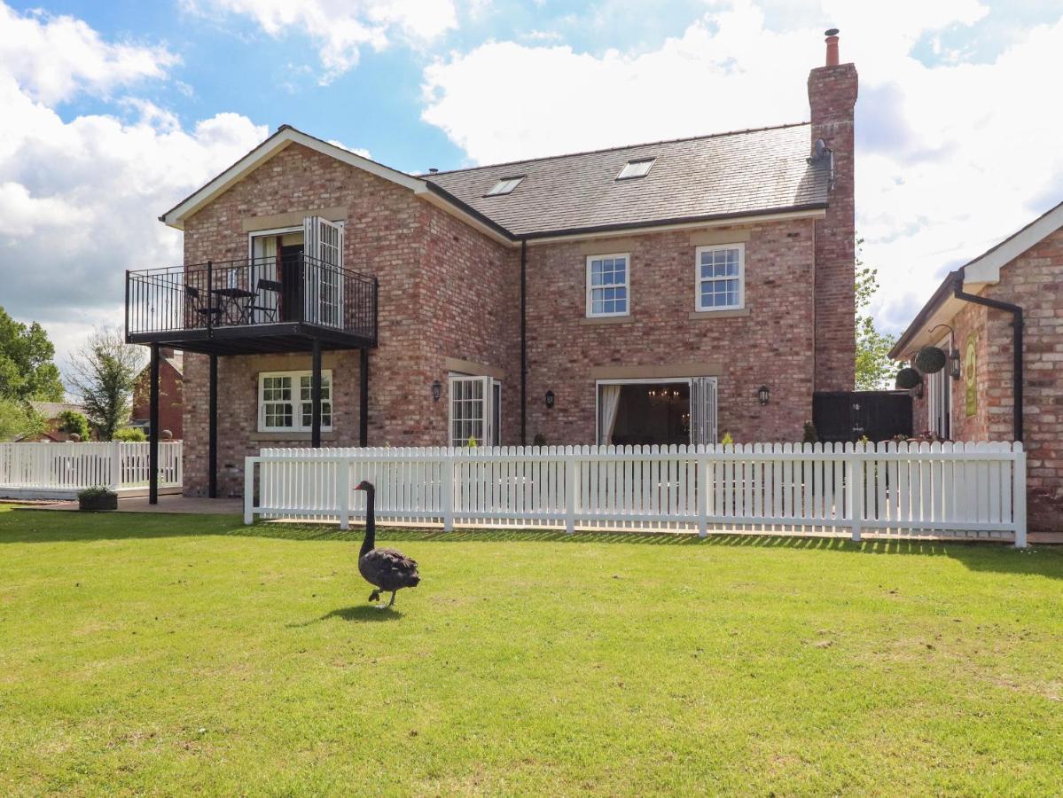 Moor End Manor Βίλα Poulton-le-Fylde Εξωτερικό φωτογραφία