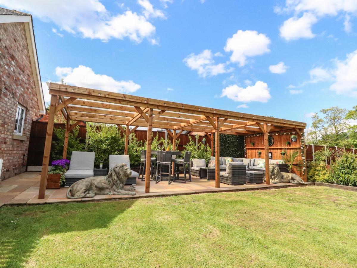 Moor End Manor Βίλα Poulton-le-Fylde Εξωτερικό φωτογραφία